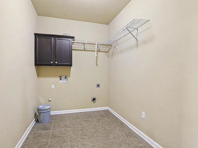 17049 Jamestowne Dr — Photo 7