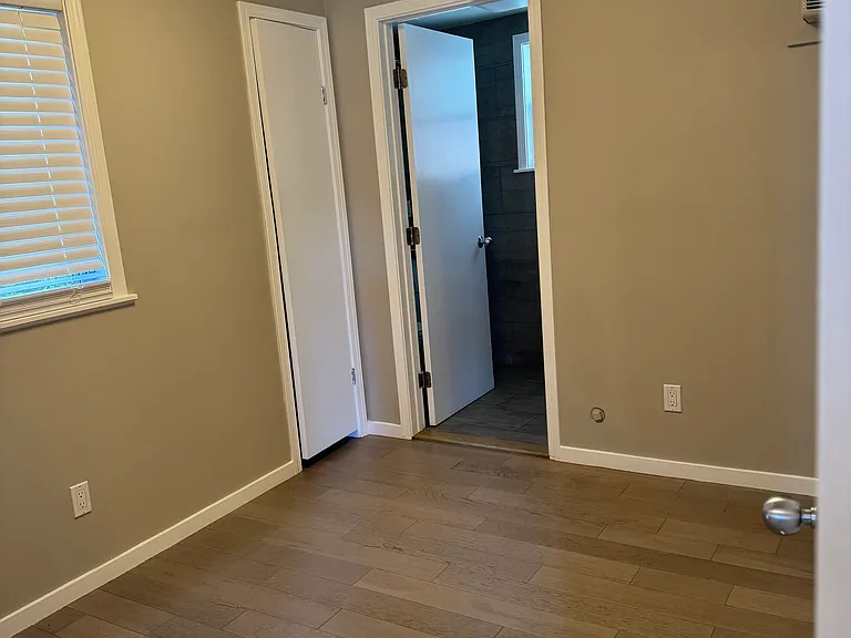 1635 Scott Ave — Photo 17