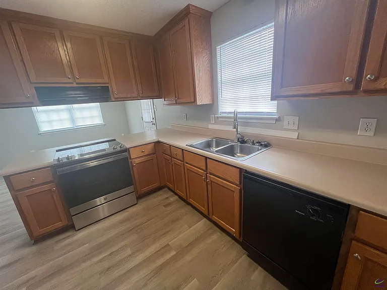 215 Haverhill Cir — Photo 11