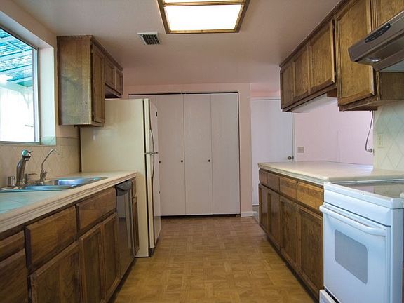 3rd image of 3537 La Cienega Way