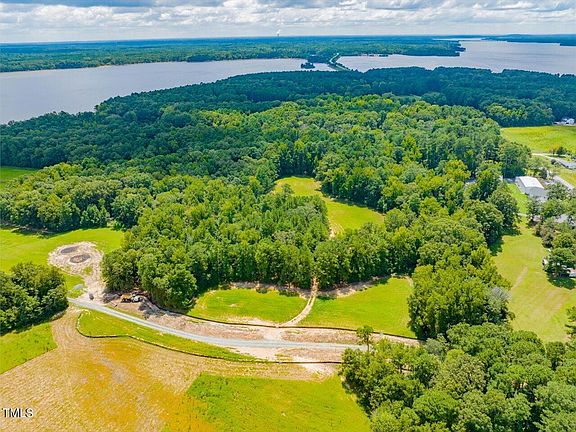 3rd image of 138 Lakeside Dr