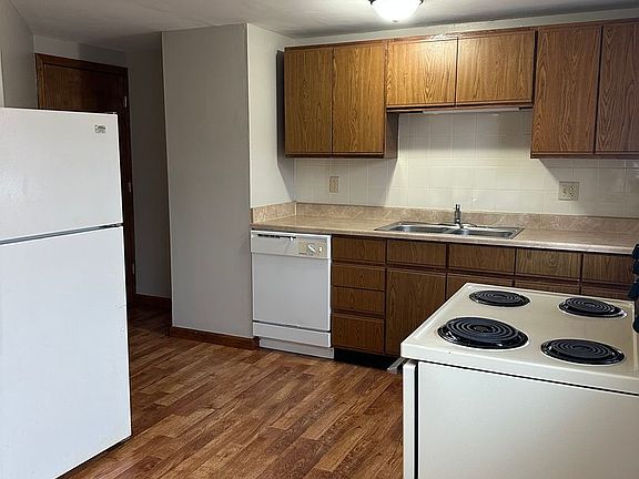 3rd image of 882-888 Woodhill Ct #886