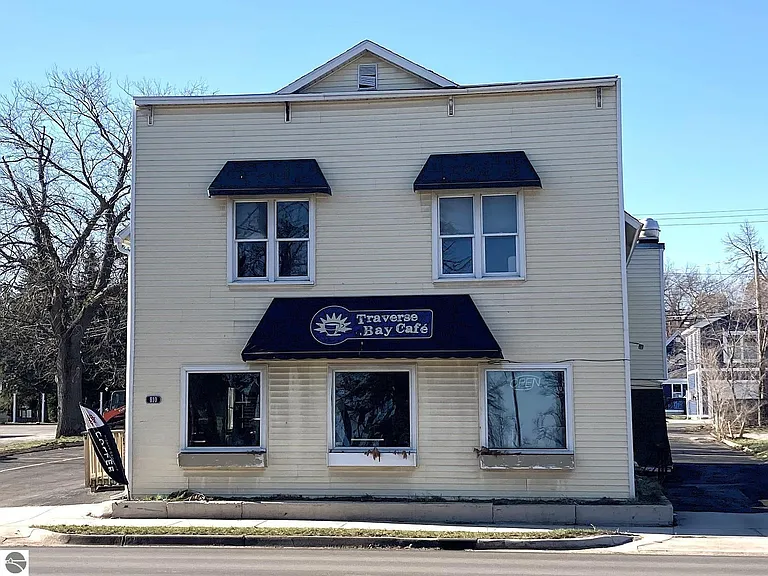 810 E Front St — Photo 6