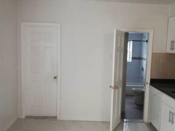 5th image of 3122 137th St #2