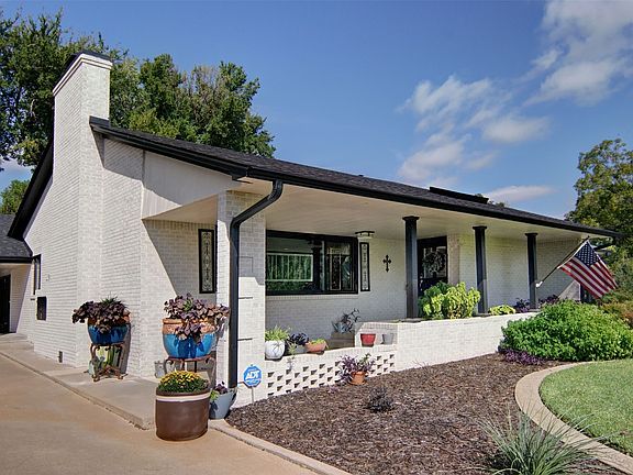 4th image of 1328 Corvadura St