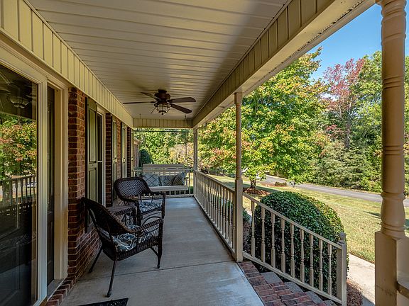 3rd image of 313 Carly Ln