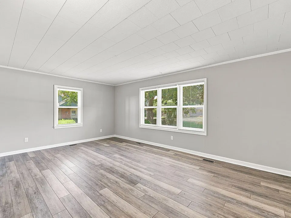 1305 Erwin Rd