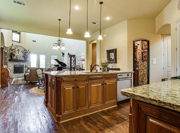 5th image of 12867 Winding Creek Dr