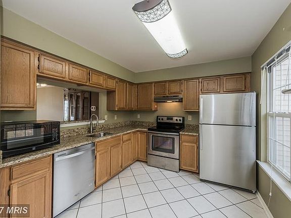 5th image of 200 Pinecove Ave