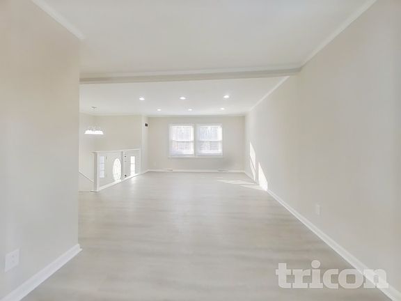 3rd image of 2300 Timbercrest Dr