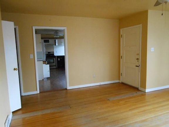 5th image of 2066 E Gum St