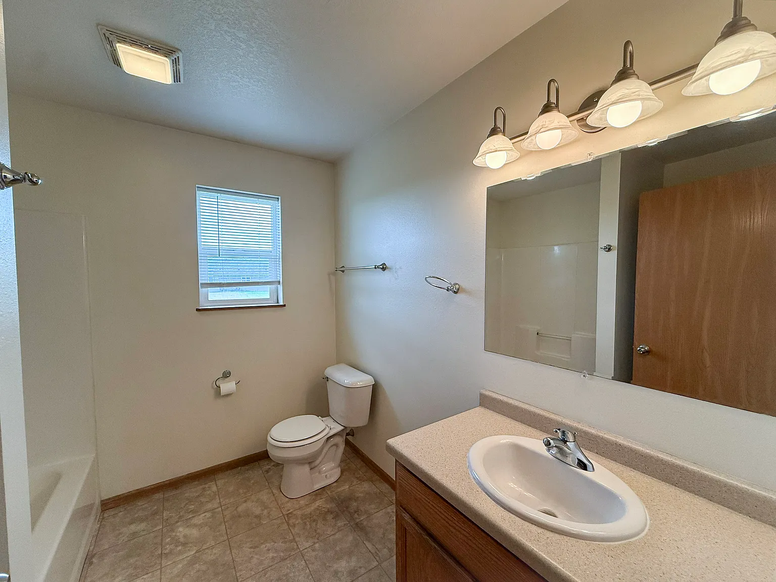 2 bed, 965 sqft, $1,295 — Photo 4