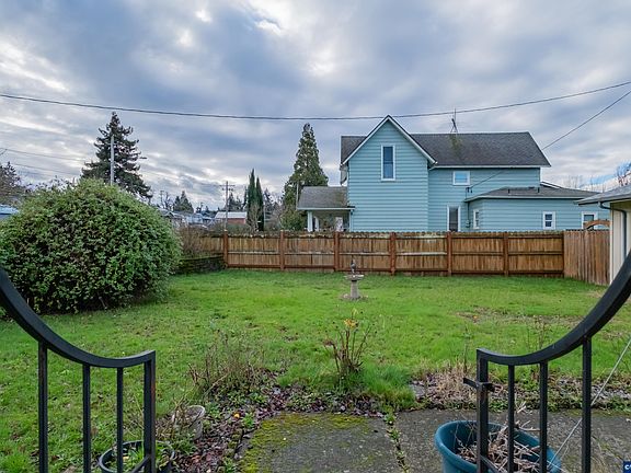 2nd image of 905 Ash St