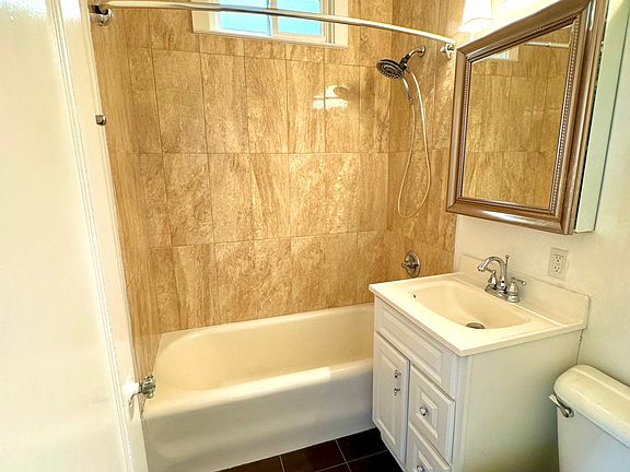 2nd image of 1025 Jackson St #19