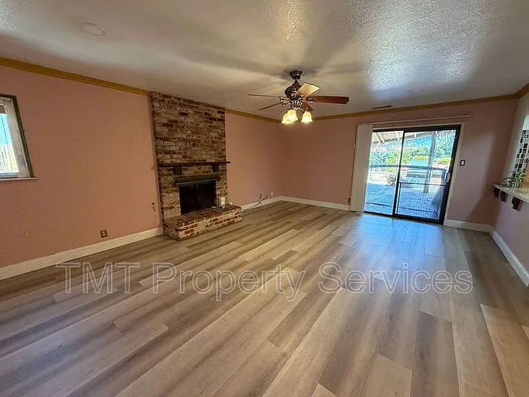 930 Graywood Cir — Photo 11
