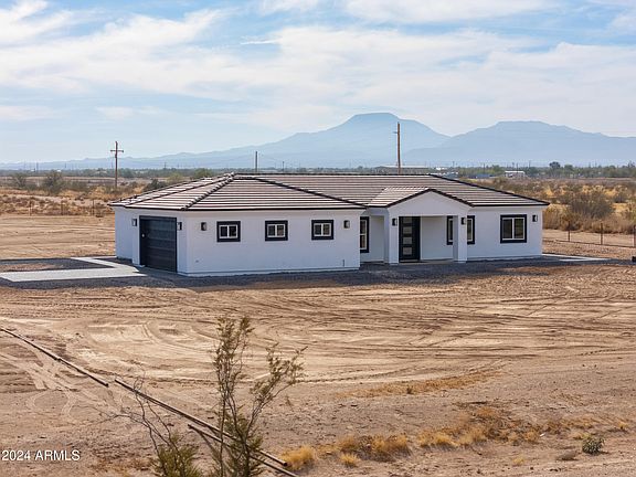 3rd image of 43521 W Carefree Place
