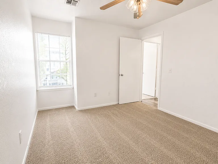Cape Cod Apartments — Photo 35