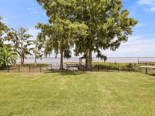 32749 Lake Eustis Dr, Tavares, FL 32778