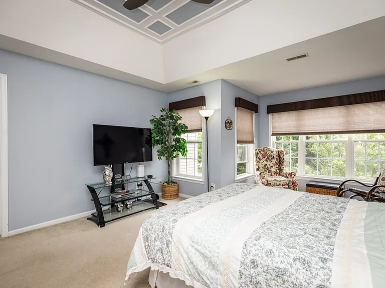 703 W Oakmeade Dr — Photo 15