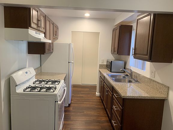 2nd image of 310 N Clementine St APT 5