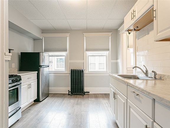 5th image of 399 University Ave #397