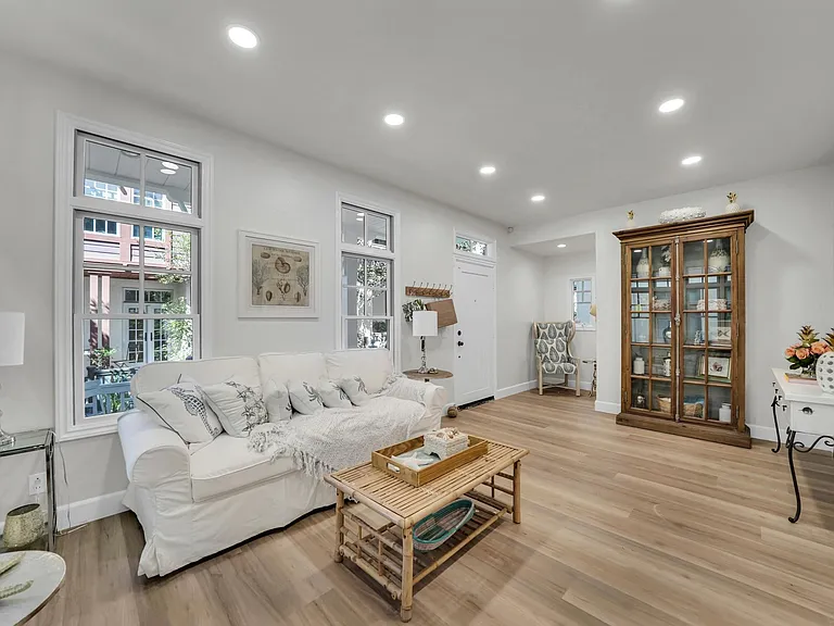 2672 Bungalow Pl — Photo 5