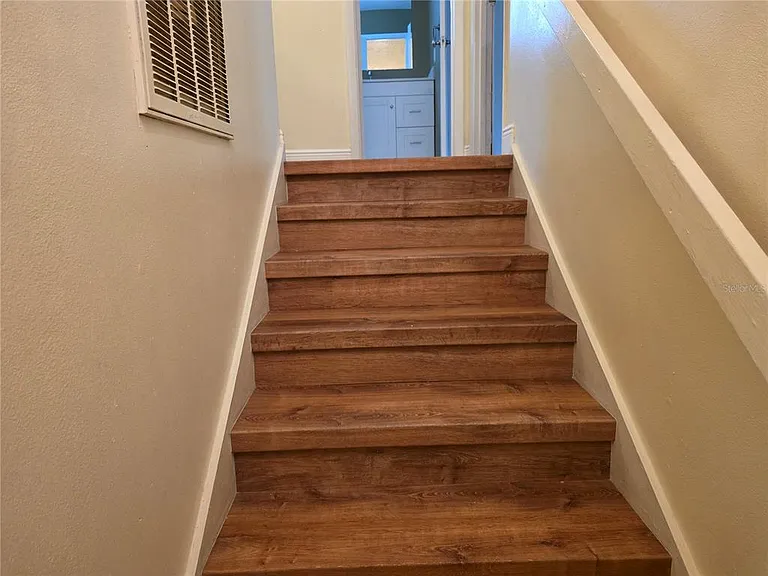 415 Greenwich Ct — Photo 8