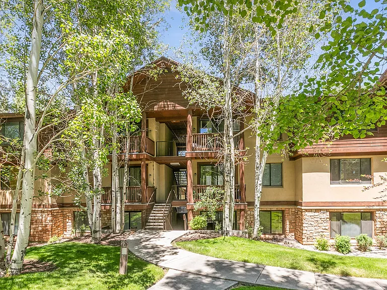 1600 Pinebrook Blvd #E1 — Photo 26