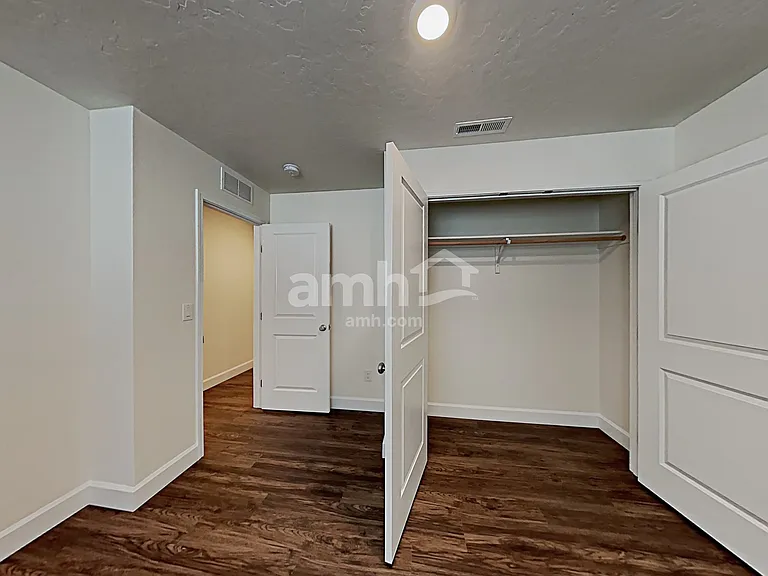 5064 Bellevue St — Photo 21