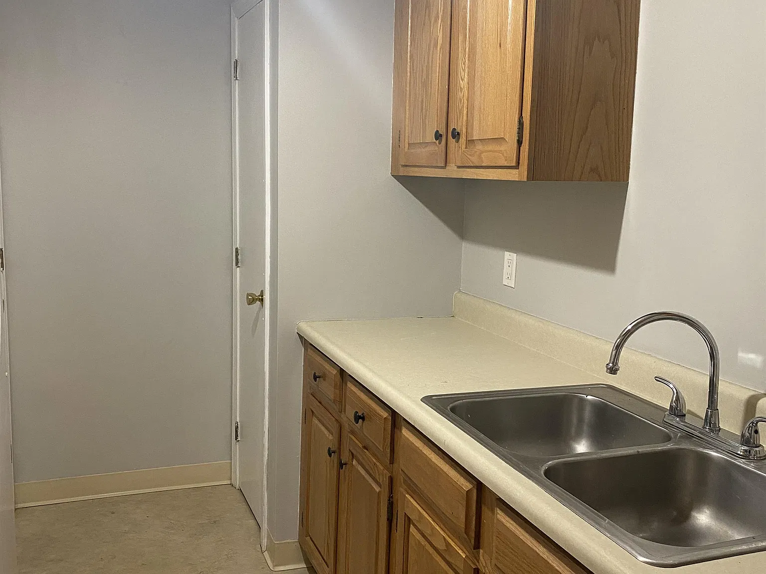27 Ernest Avenue - 1 — Photo 3