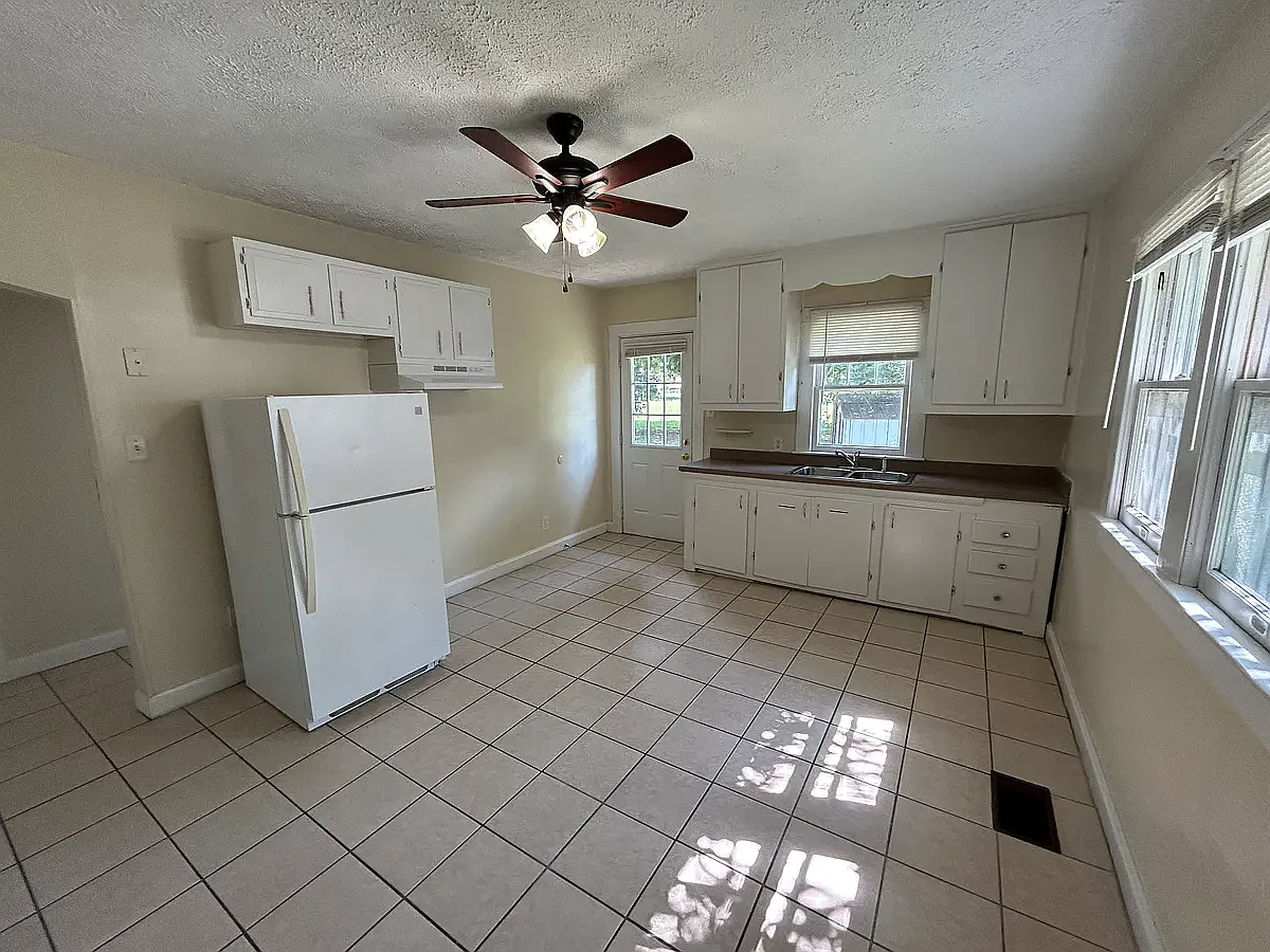 2 bed, 825 sqft, $850 — Photo 2