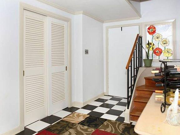 2nd image of 2139 Woodcrest Dr