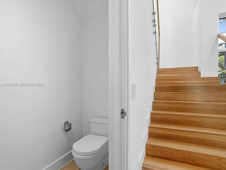 125 Hampton Ln — Photo 34