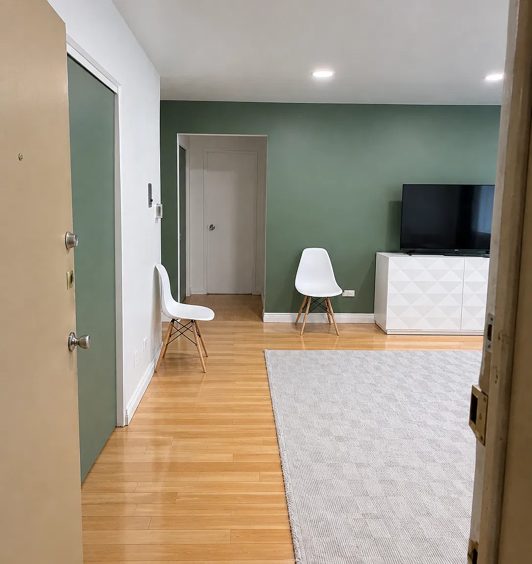 2 bed, 1100 sqft, $2,300 — Photo 4