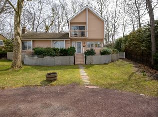 64 E Shore Rd, Southampton, NY 11968