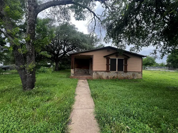 319 Ridgecrest Ct, Azle, TX 76020