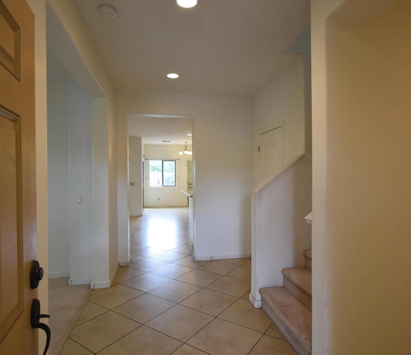 3 bed, 3.0 bath, 2002 sqft, $2,098 — Photo 3