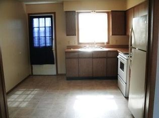 3945 N Meadow Ridge Dr, Warsaw, IN 46582