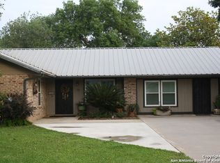 106 Chaparral Cir, Jourdanton, TX 78026