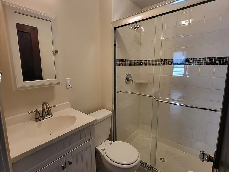 1152 W 27th St #1 — Photo 7