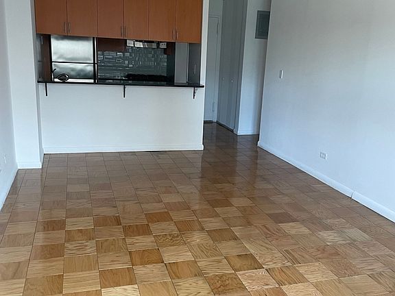 4th image of 200 E 72nd St APT 5L