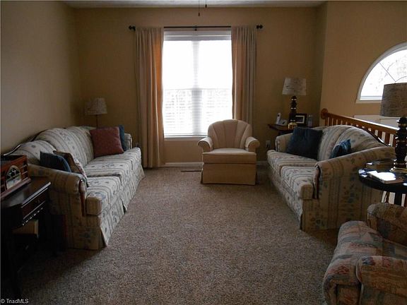 3rd image of 195 Camelia Ct