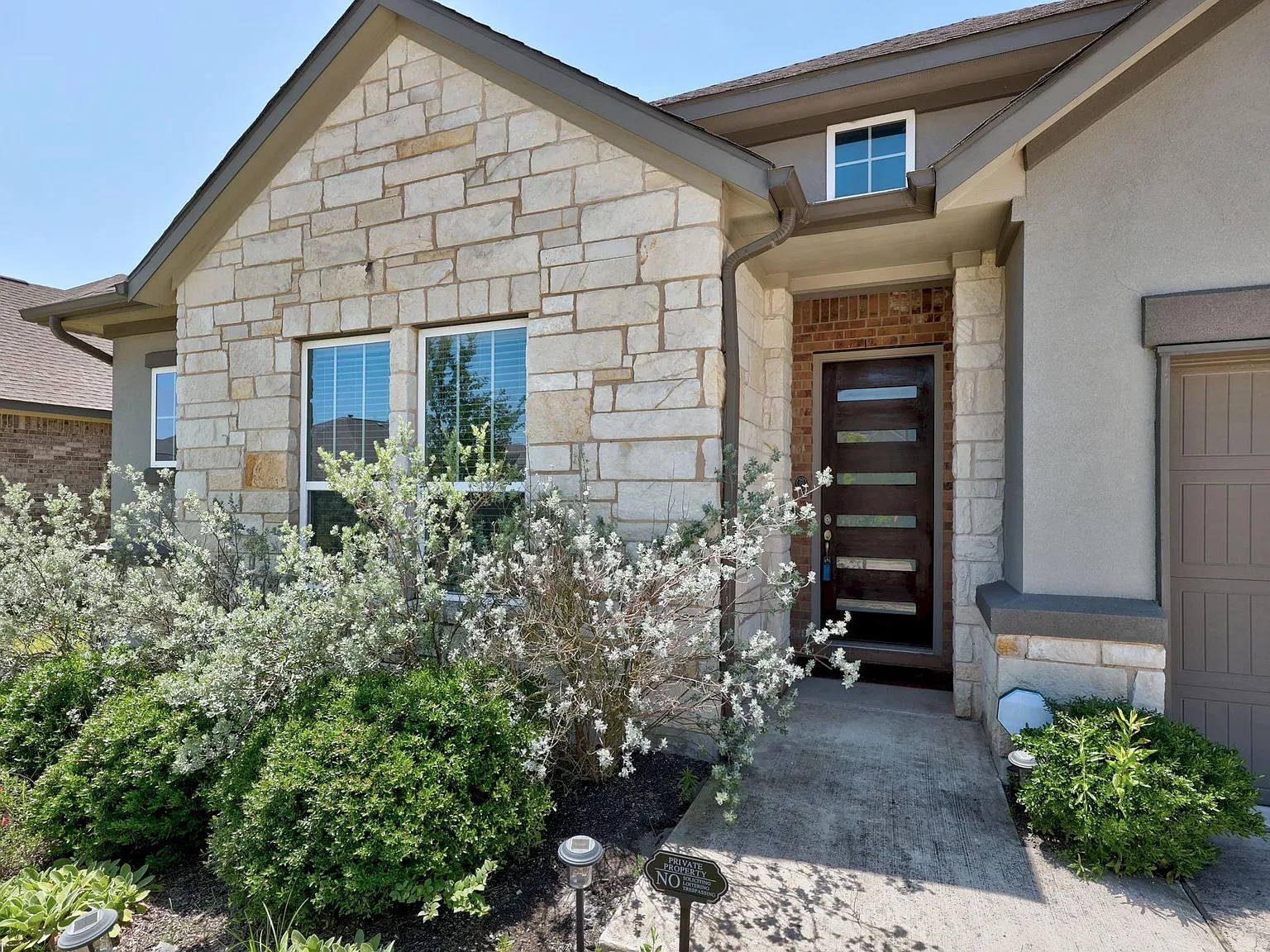 4 bed, 3.0 bath, 2567 sqft, $2,700 — Photo 4