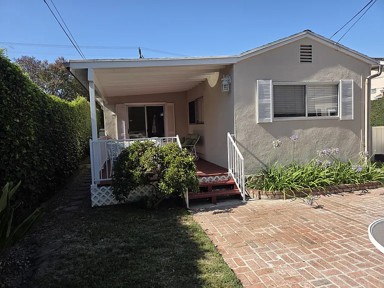 15219 Wyandotte St — Photo 5