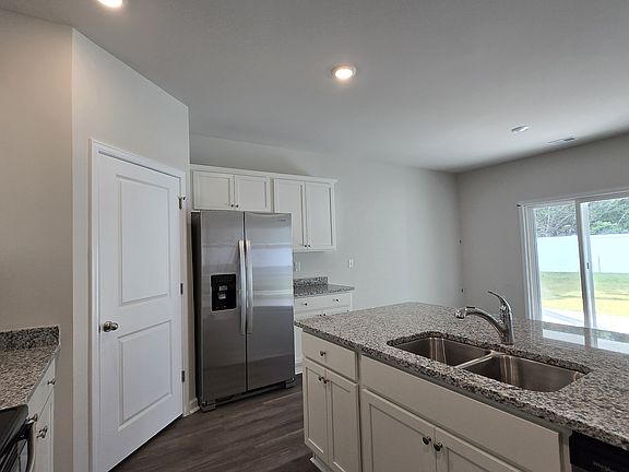 5th image of 294 Ridley St