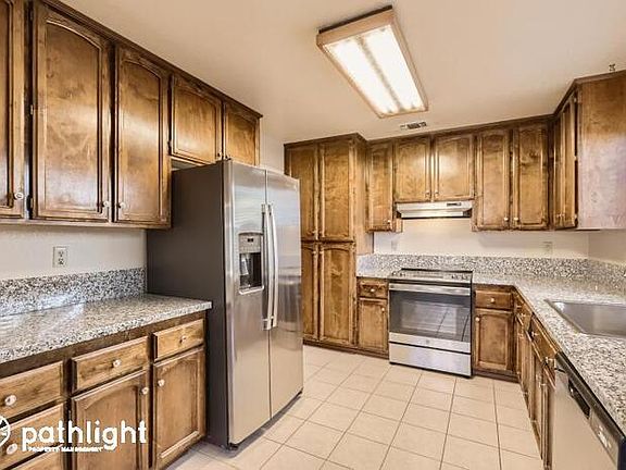 3rd image of 4665 Monument Dr