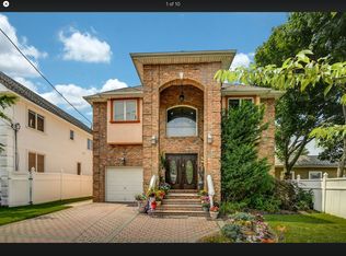 233 Smith St, Woodmere, NY 11598