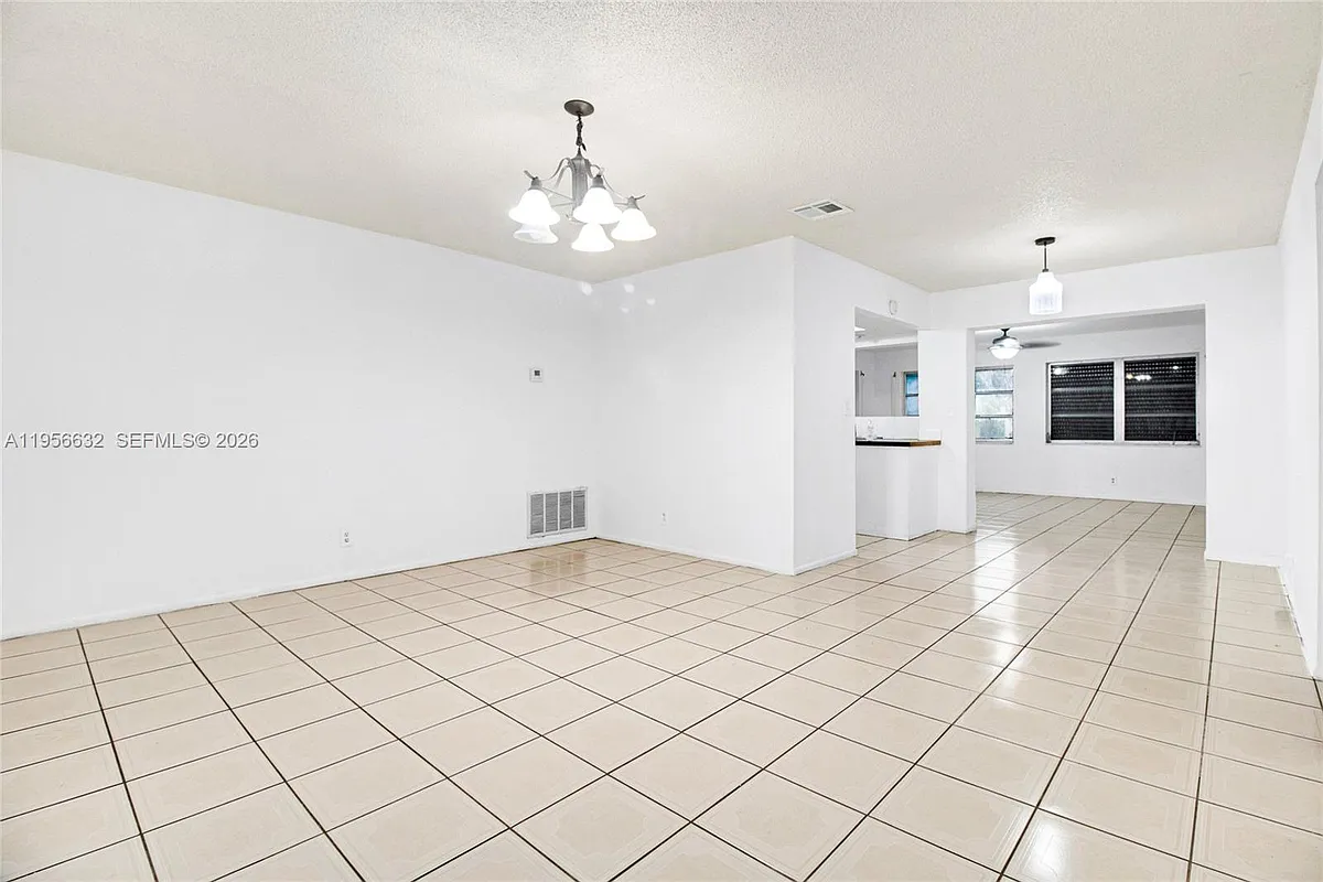Building Photo - 5718 NW 66th Ave