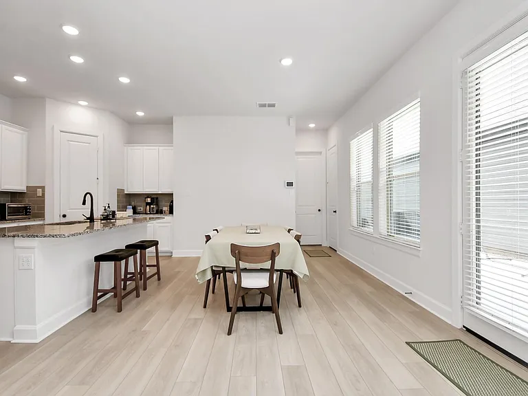 1538 Park Path Dr — Photo 6