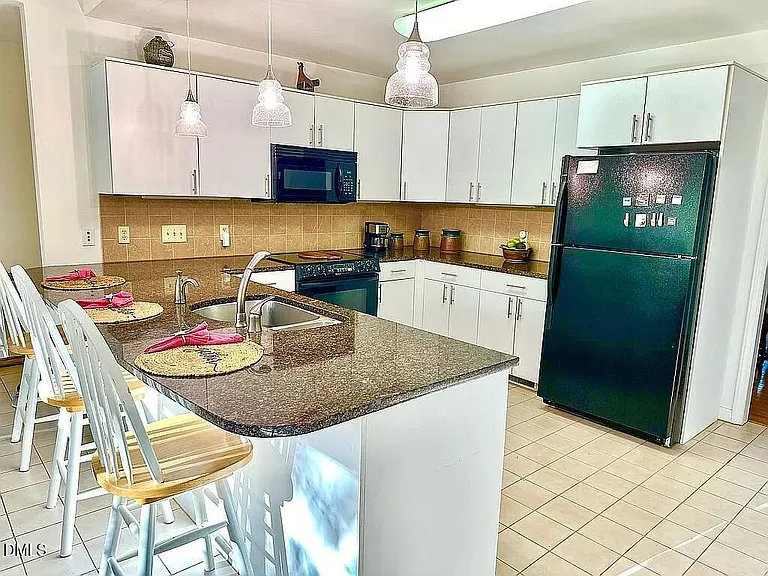 1907 Wedgewood Dr — Photo 9